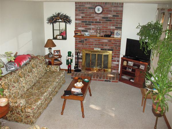 40 Pickering Road Blackstone, MA 01504 - Photo 2 of 17 Gallery Image 2