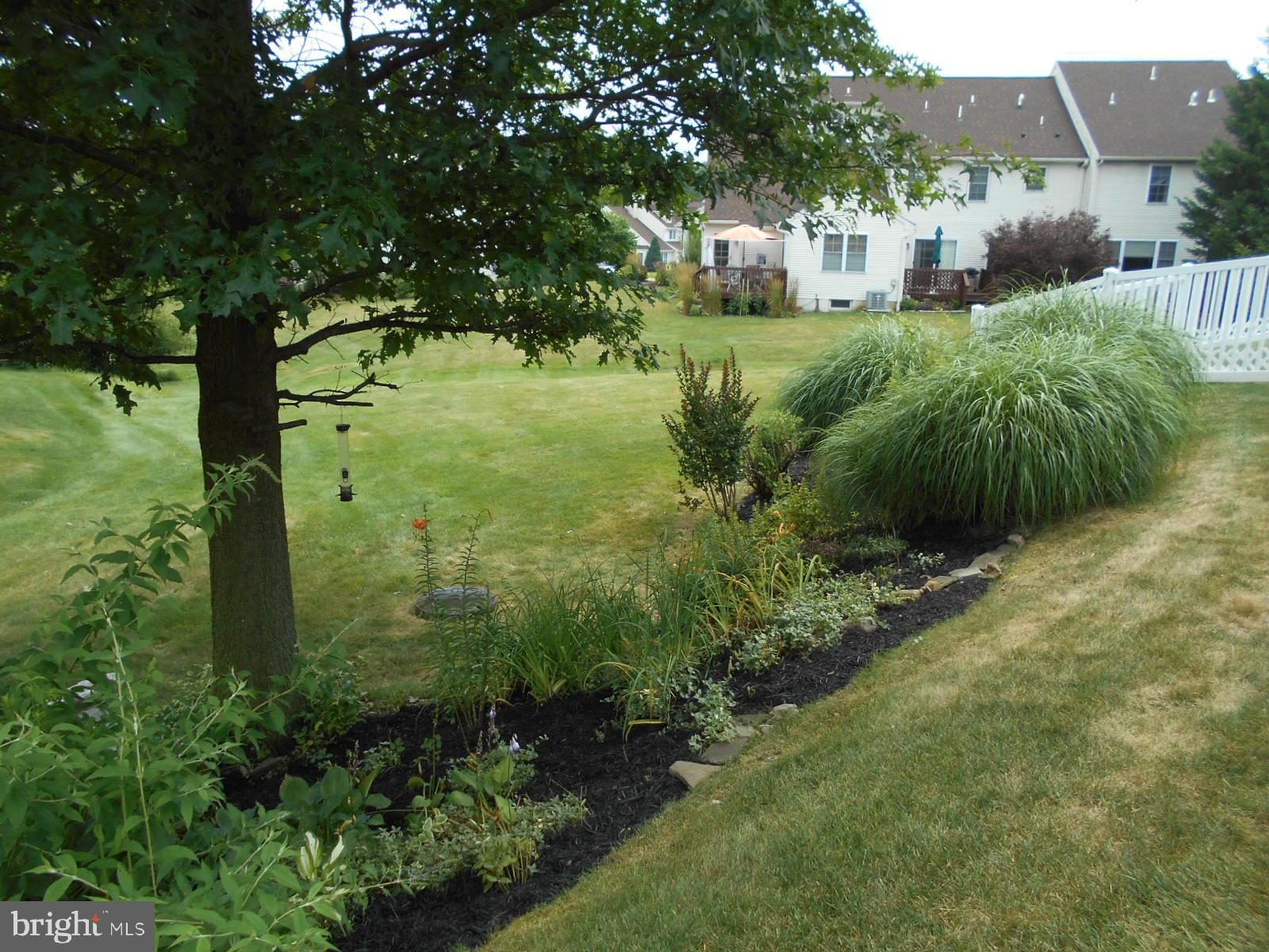 7 Ravine Drive Reading, PA 19607 - Photo 8 of 37 Landscaped bed