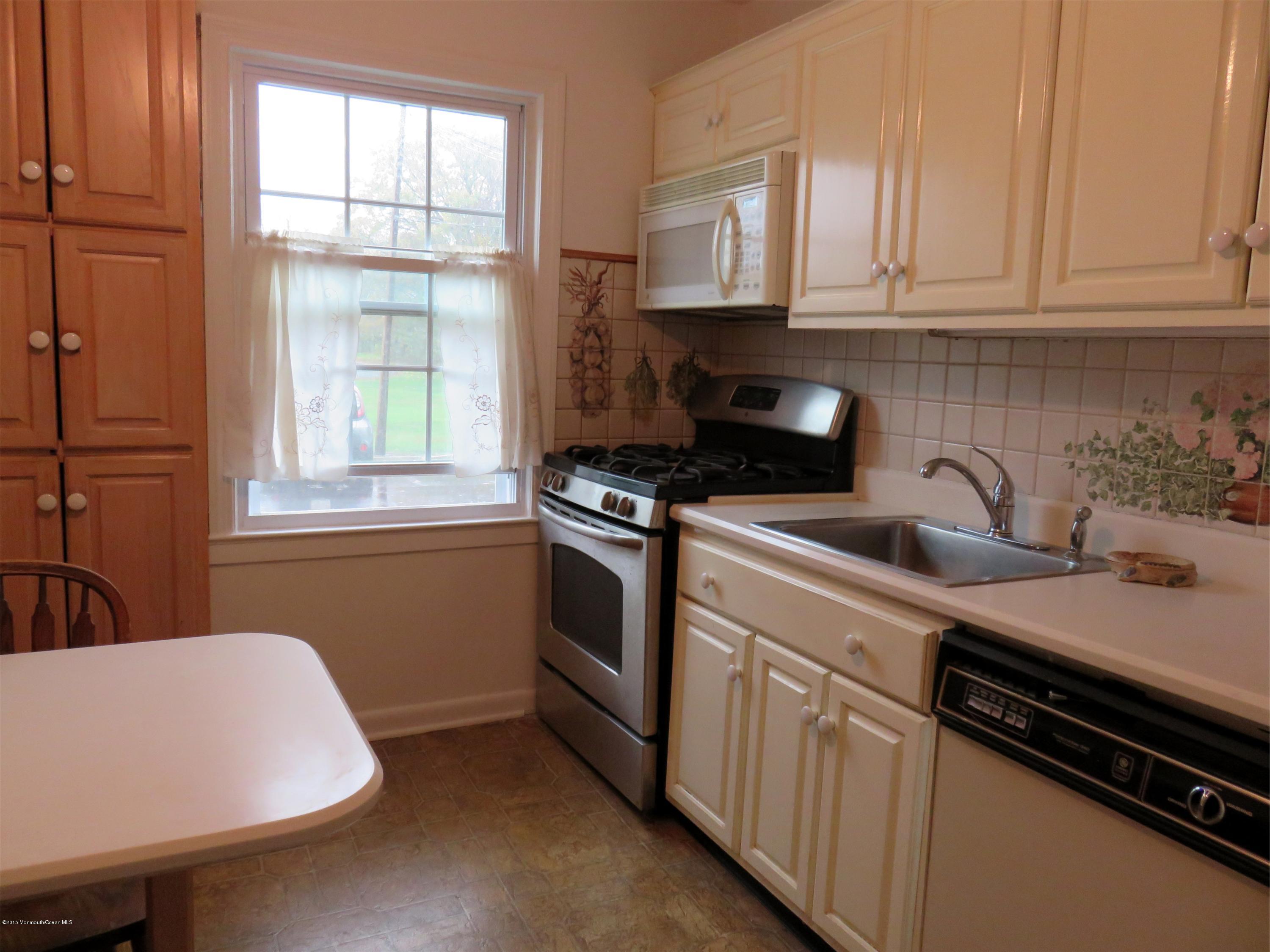 30 Pinckney Road, Unit B Red Bank, NJ 07701 - Photo 14 of 30 IMG_0686