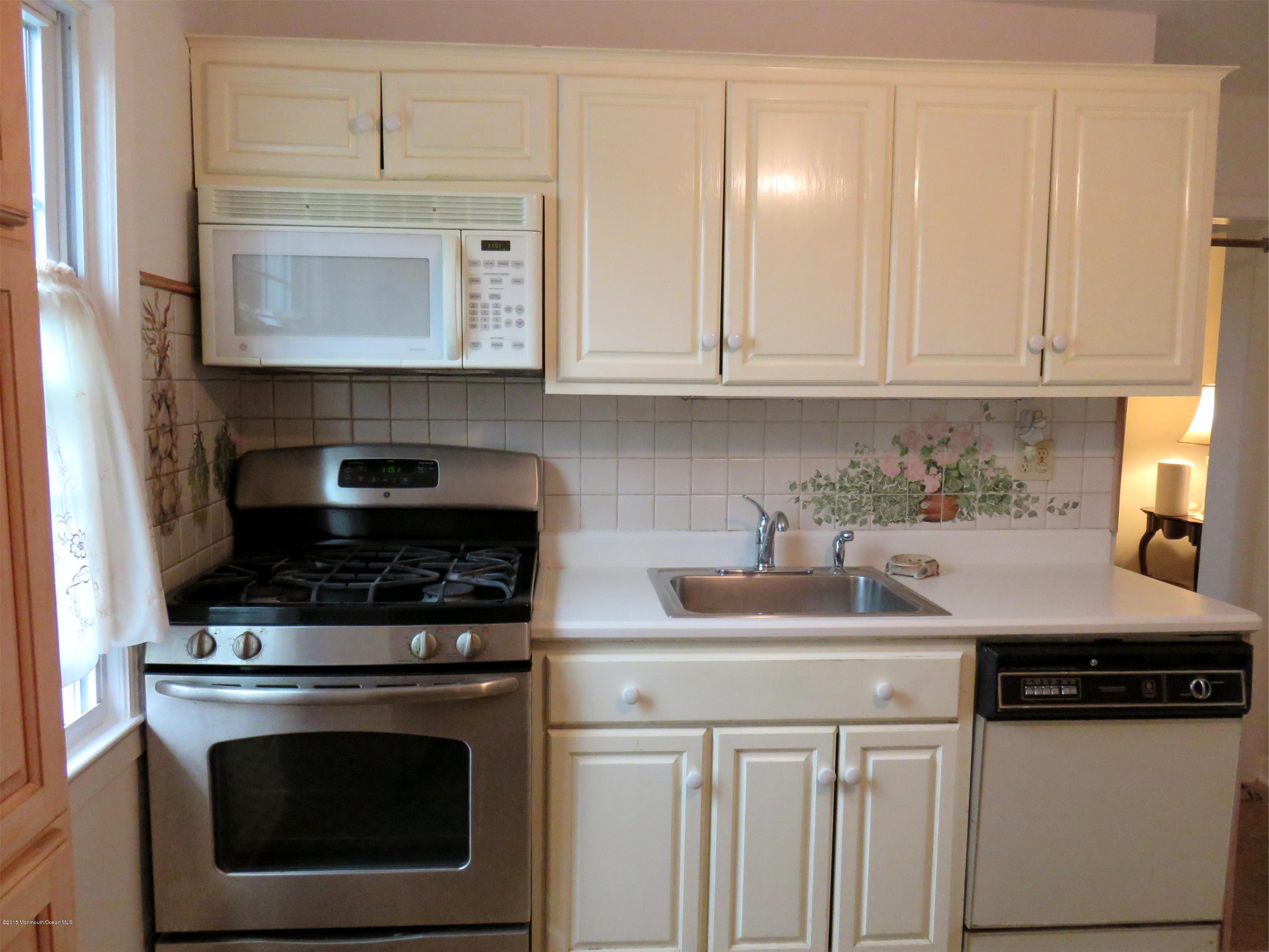 30 Pinckney Road, Unit B Red Bank, NJ 07701 - Photo 15 of 30 IMG_0687