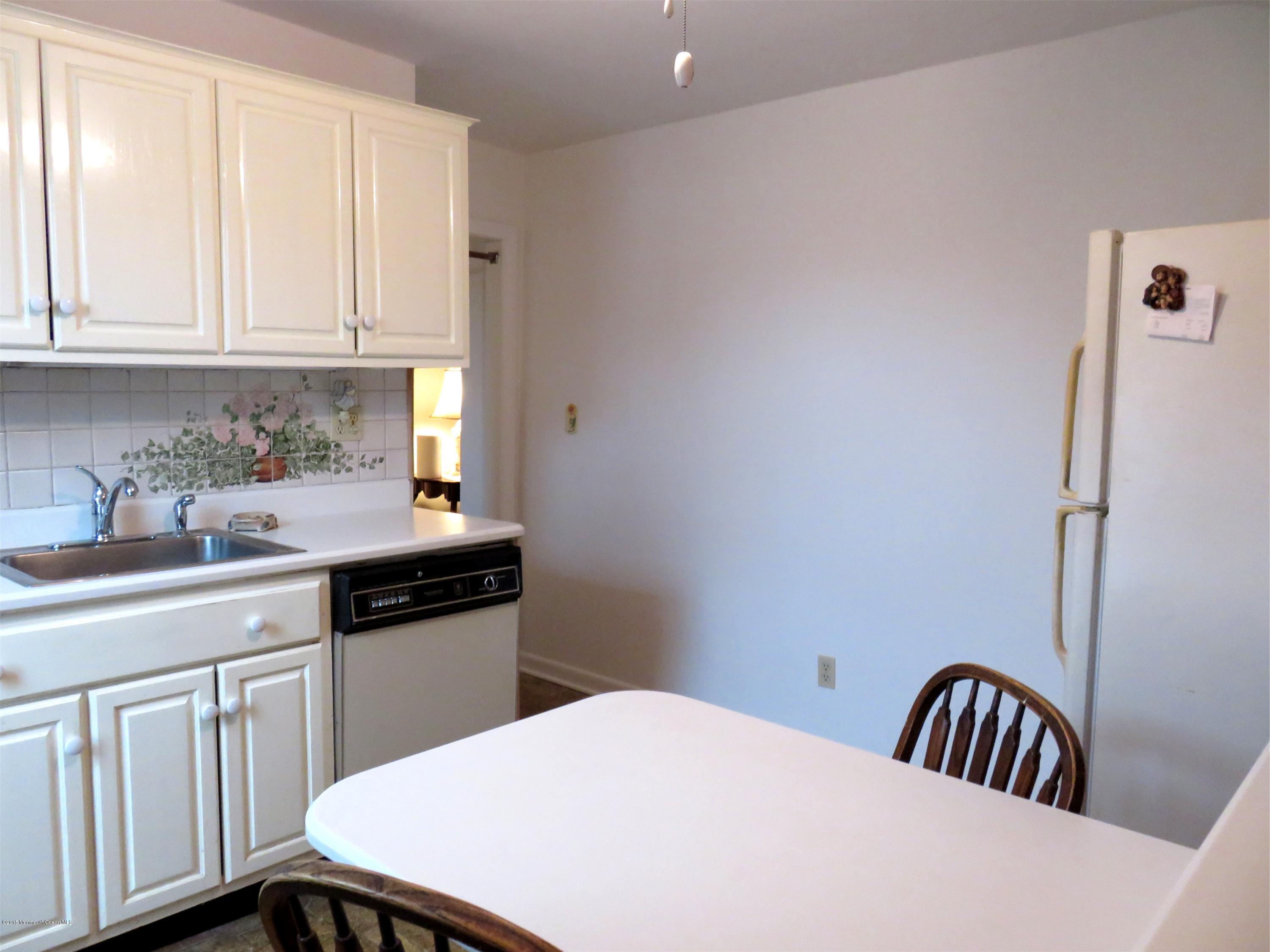 30 Pinckney Road, Unit B Red Bank, NJ 07701 - Photo 16 of 30 IMG_0688