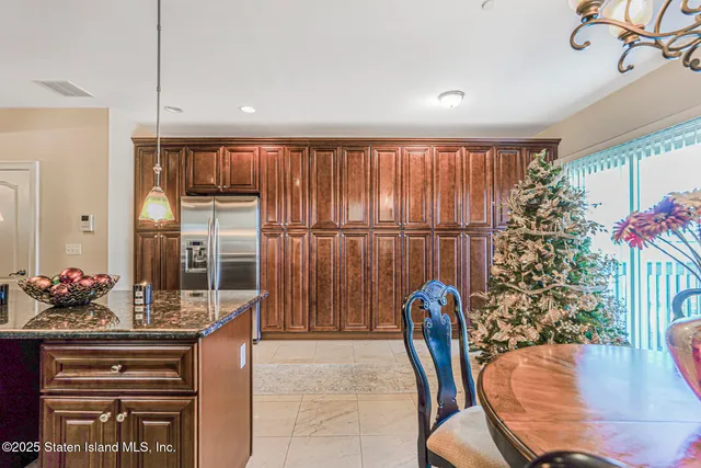 a view of a livingroom with furniture
