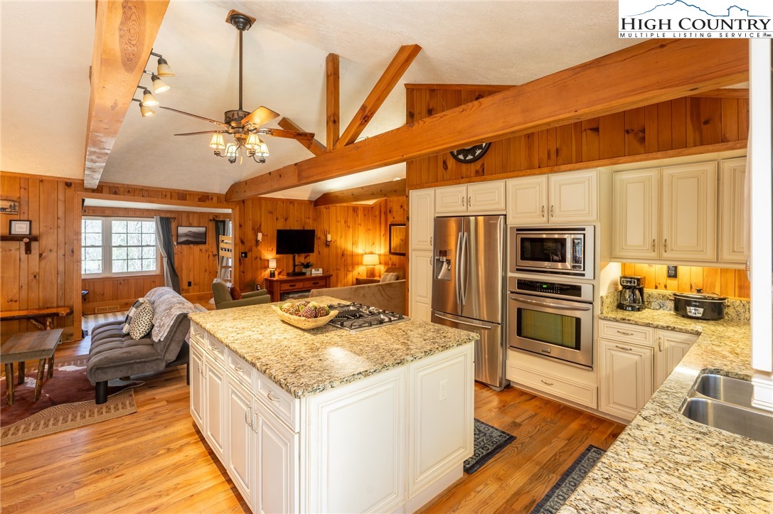 164 Fox Den Road Blowing Rock, NC 28605 - Photo 8 of 49 Gallery Image 8