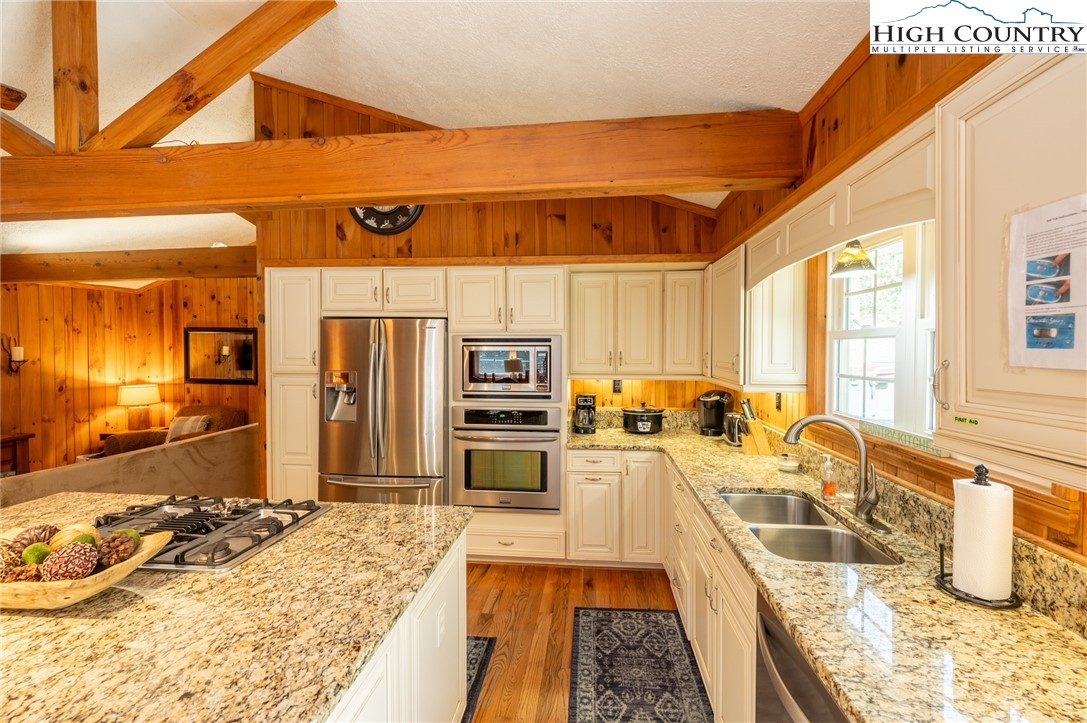 164 Fox Den Road Blowing Rock, NC 28605 - Photo 9 of 49 Gallery Image 9