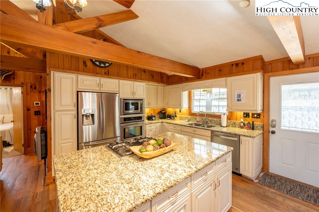 164 Fox Den Road Blowing Rock, NC 28605 - Photo 10 of 49 Gallery Image 10