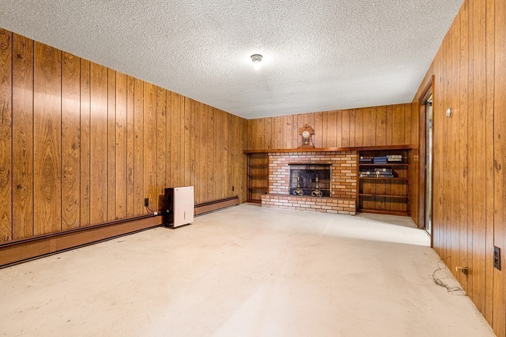 10 Lawrence Road Tyngsborough, MA 01879 - Photo 18 of 23 Gallery Image 18