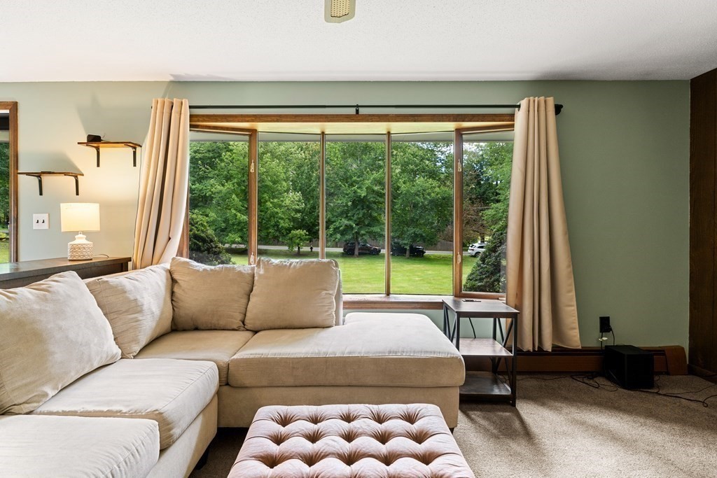 10 Lawrence Road Tyngsborough, MA 01879 - Photo 4 of 23 Gallery Image 4
