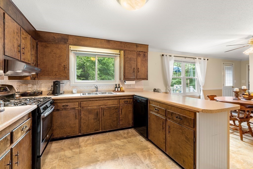 10 Lawrence Road Tyngsborough, MA 01879 - Photo 6 of 23 Gallery Image 6