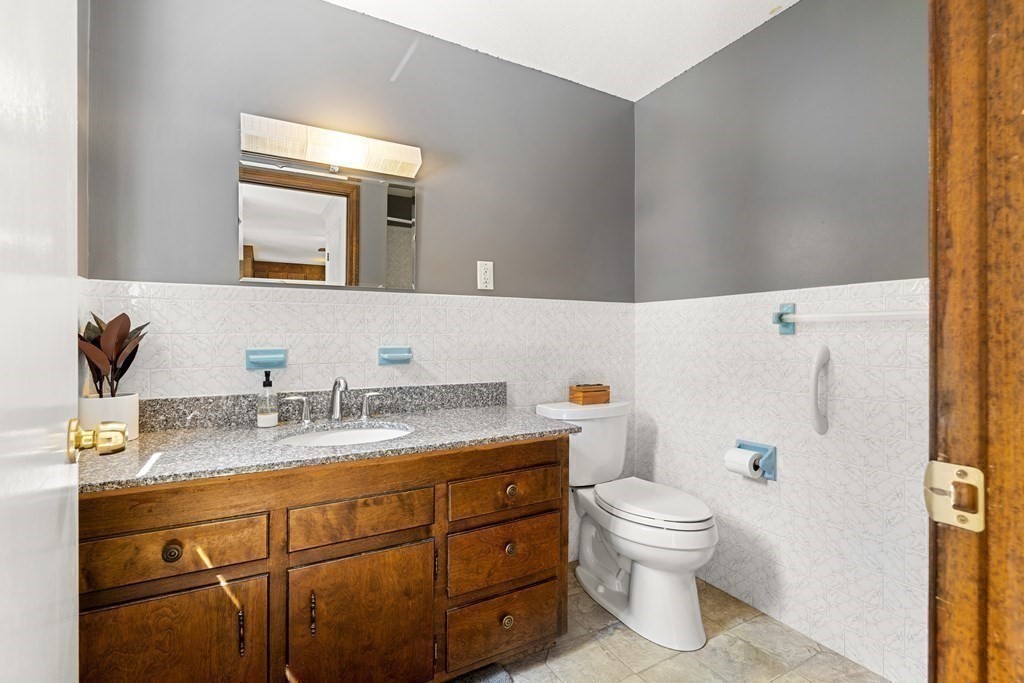 10 Lawrence Road Tyngsborough, MA 01879 - Photo 9 of 23 Gallery Image 9