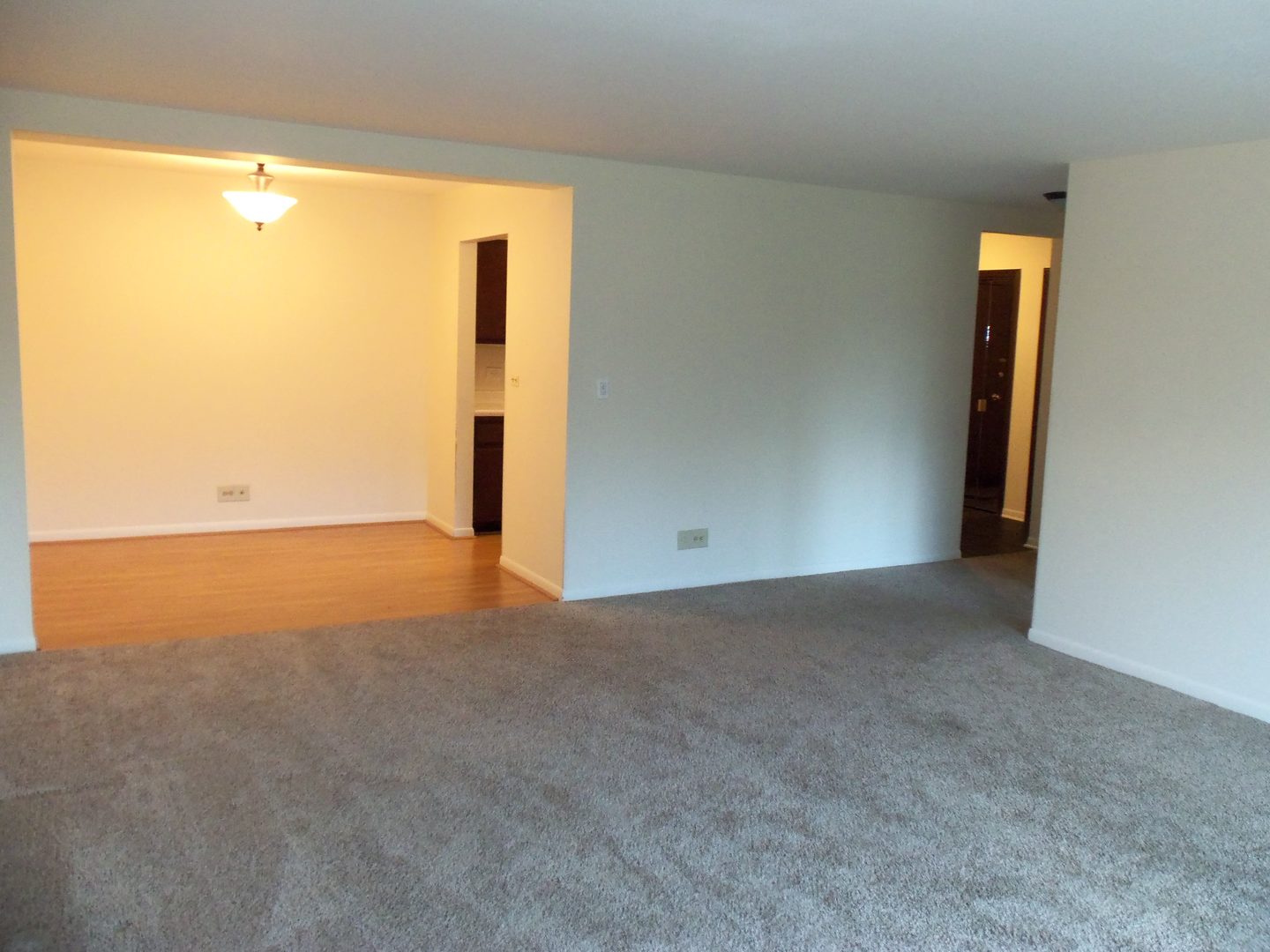 200 Thames Parkway, Unit 2J Park Ridge, IL 60068 - Photo 4 of 21 a view of an empty room with a window