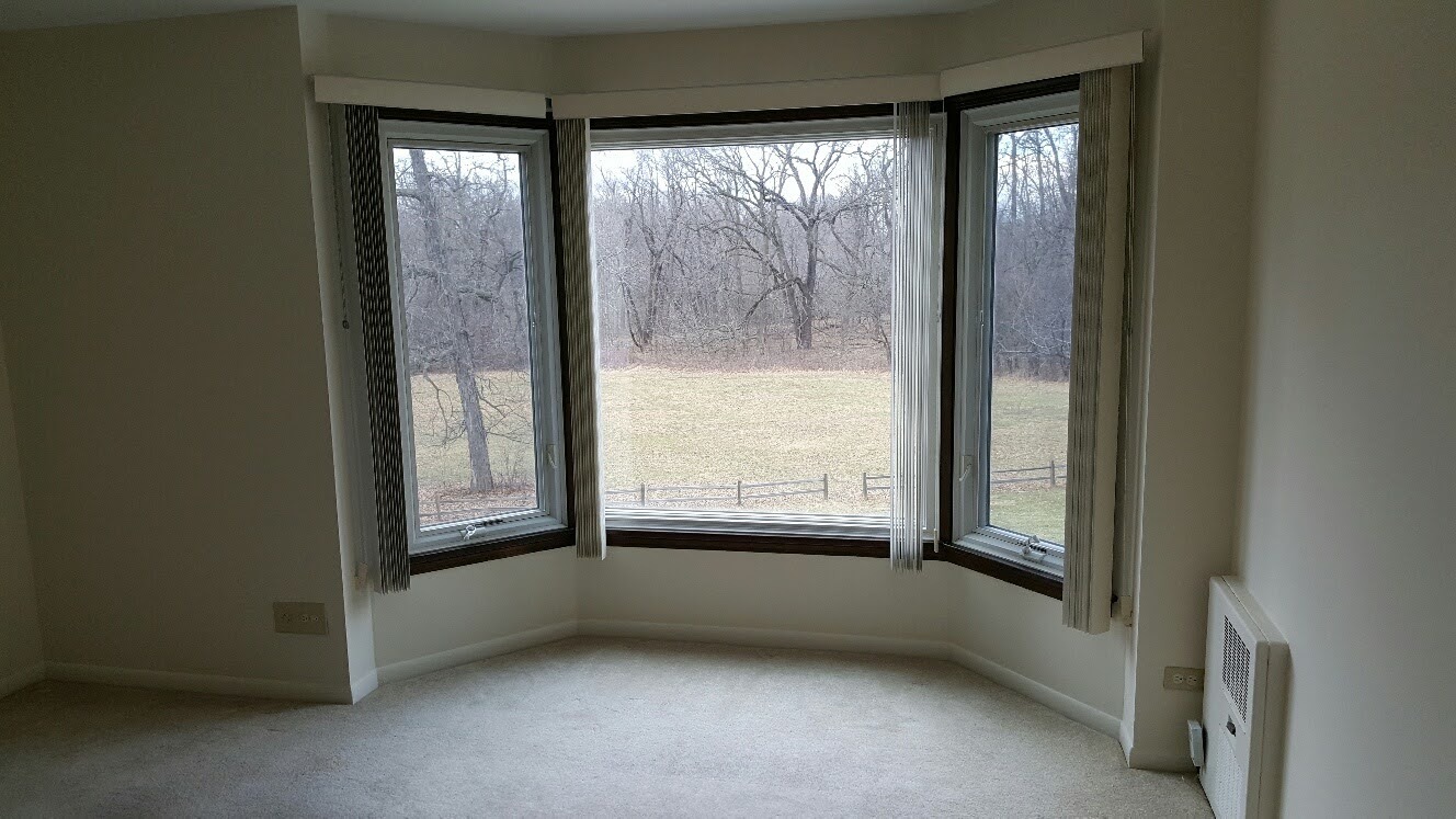 200 Thames Parkway, Unit 2J Park Ridge, IL 60068 - Photo 8 of 21 a view of an empty room with a window