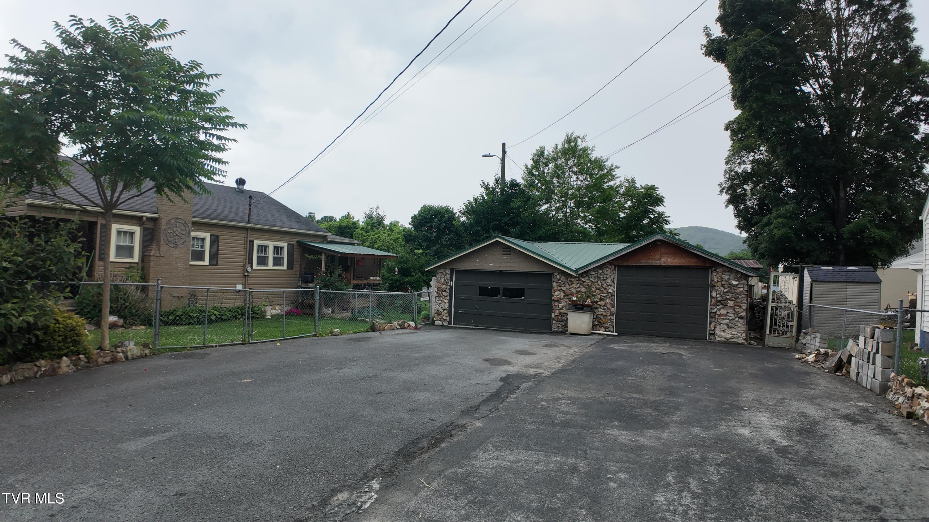 651 Broyles Avenue Erwin, TN 37650 - Photo 13 of 74 image00066