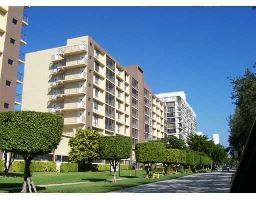 17500 North Bay Road, Unit S508 Sunny Isles Beach, FL 33160 - Photo 13 of 21 WhatsApp Image 2026-06-22 at 16.02.38 (1