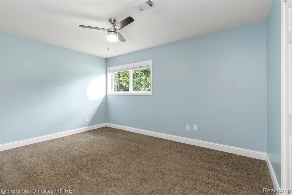176 Barrington Road Bloomfield Hills, MI 48302 - Photo 23 of 41