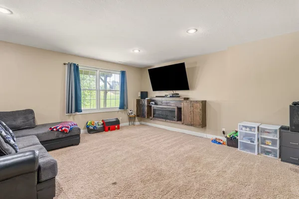 $339,900 | 14 Hidden Valley Circle, Davenport, IA 52804