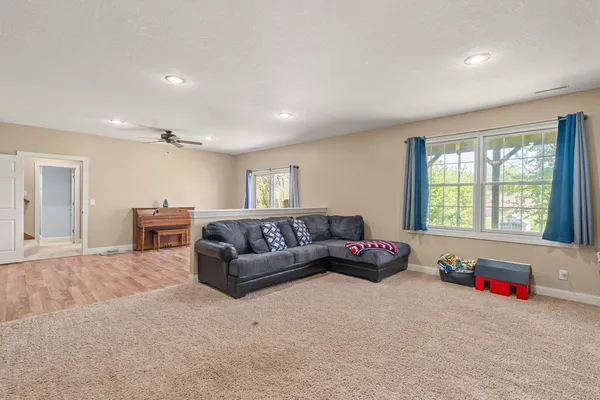 $339,900 | 14 Hidden Valley Circle, Davenport, IA 52804