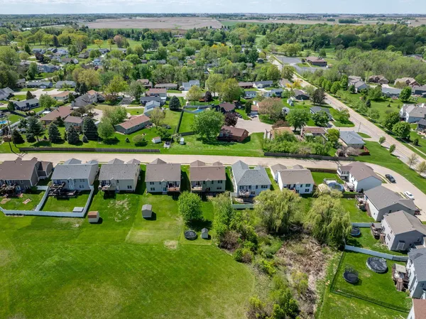 $339,900 | 14 Hidden Valley Circle, Davenport, IA 52804