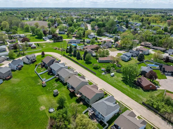 $339,900 | 14 Hidden Valley Circle, Davenport, IA 52804