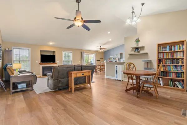 $339,900 | 14 Hidden Valley Circle, Davenport, IA 52804