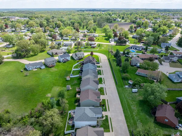 $339,900 | 14 Hidden Valley Circle, Davenport, IA 52804