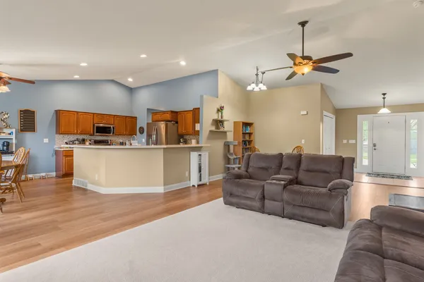 $339,900 | 14 Hidden Valley Circle, Davenport, IA 52804