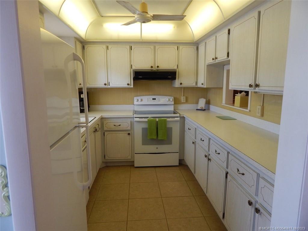 2950 Southeast Ocean Boulevard, Unit 55 Stuart, FL 34996 - Photo 3 of 24 a kitchen with cabinets and window
