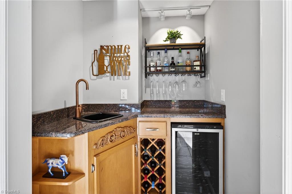 7736 Penns Grove Road Summerfield, NC 27358 - Photo 15 of 50 Built in wet bar!