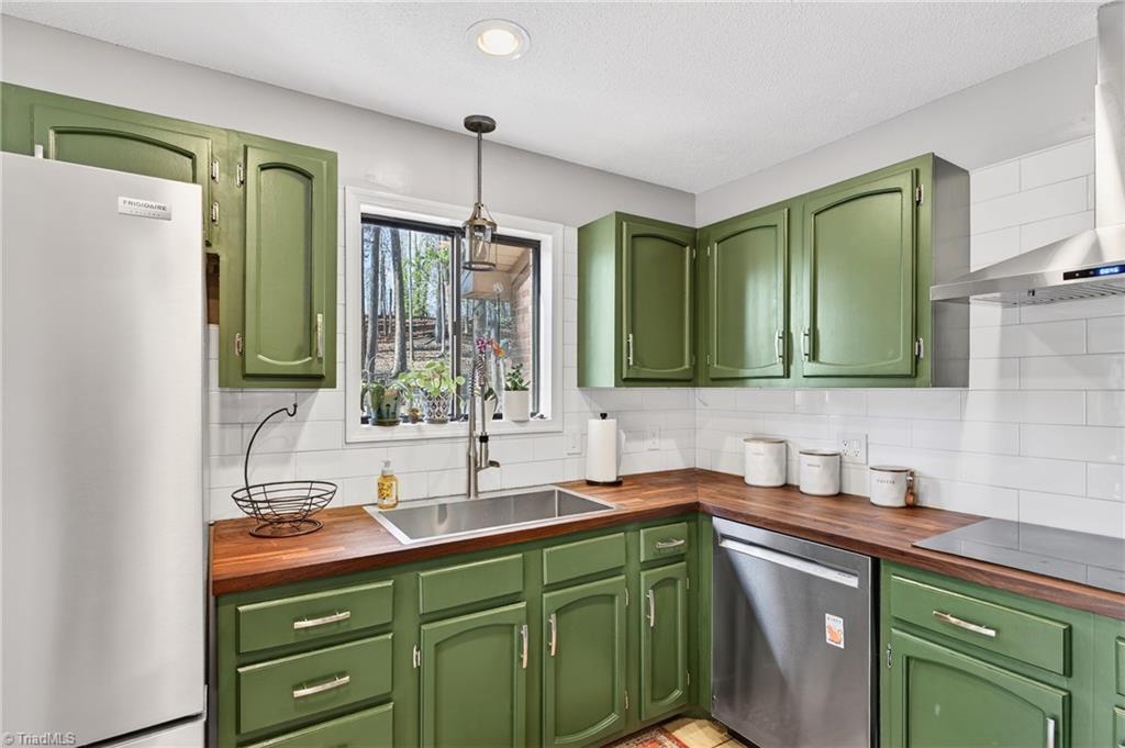 7736 Penns Grove Road Summerfield, NC 27358 - Photo 9 of 50 A kitchen with a view!