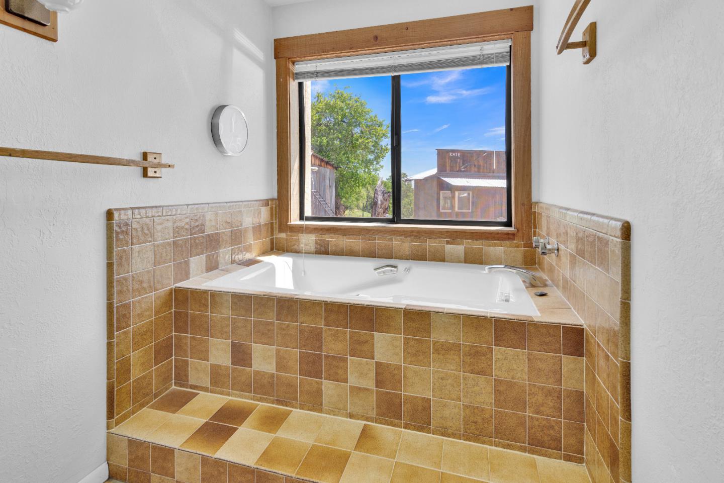 38483 Milpitas Road Greenfield, CA 93927 - Photo 25 of 55 a bathroom with a bathtub and a shower