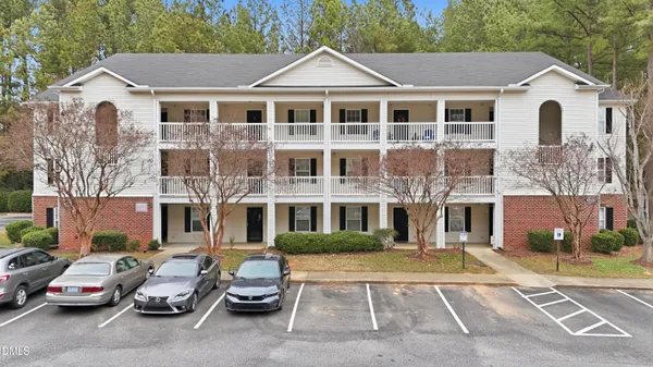 $1,600 | 3000 Trailwood Pines Lane, Unit 103, Raleigh, NC 27603