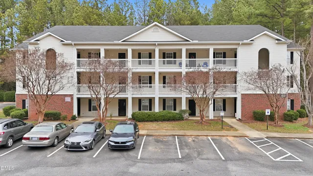 $1,800 | 3000 Trailwood Pines Lane, Unit 103, Raleigh, NC 27603