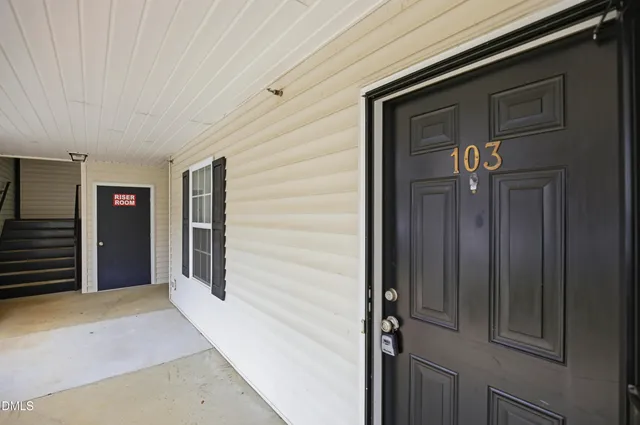 $1,800 | 3000 Trailwood Pines Lane, Unit 103, Raleigh, NC 27603