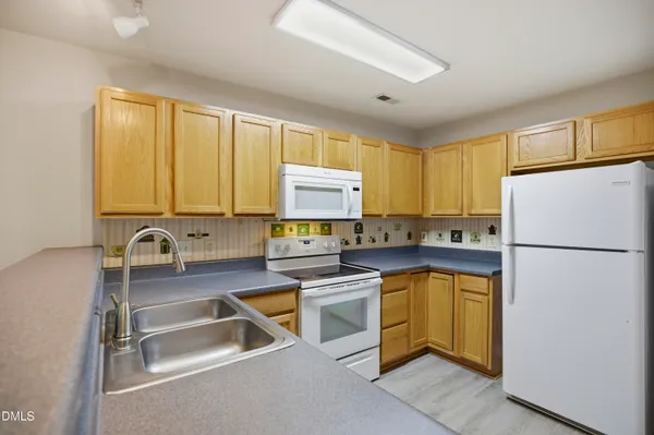 $1,600 | 3000 Trailwood Pines Lane, Unit 103, Raleigh, NC 27603