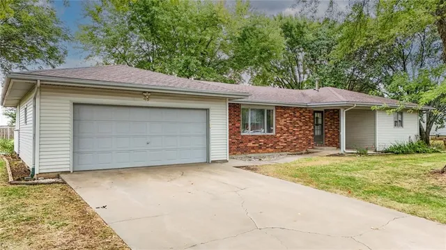 $209,000 | 49 Lakeshore Drive, Garnett, KS 66032