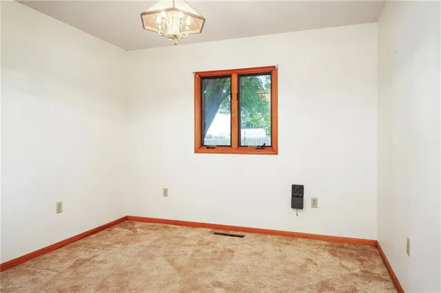 $209,000 | 49 Lakeshore Drive, Garnett, KS 66032