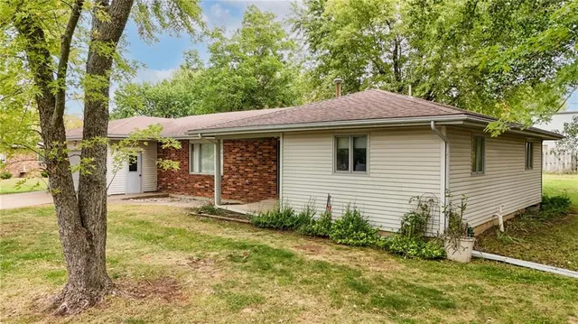 $209,000 | 49 Lakeshore Drive, Garnett, KS 66032