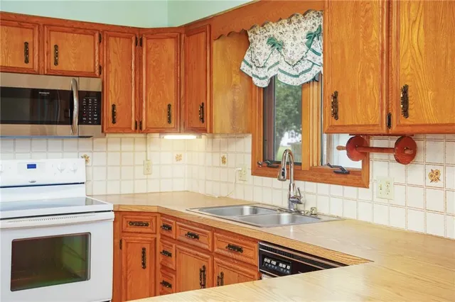 $209,000 | 49 Lakeshore Drive, Garnett, KS 66032