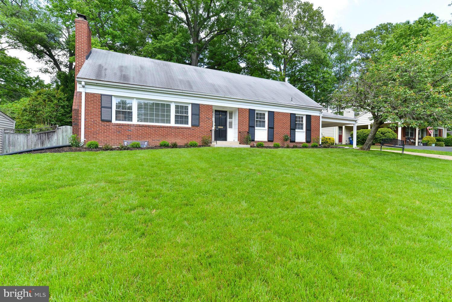 2300 Londonderry Road Alexandria, VA 22308 - Photo 1 of 30 Exterior (Front)