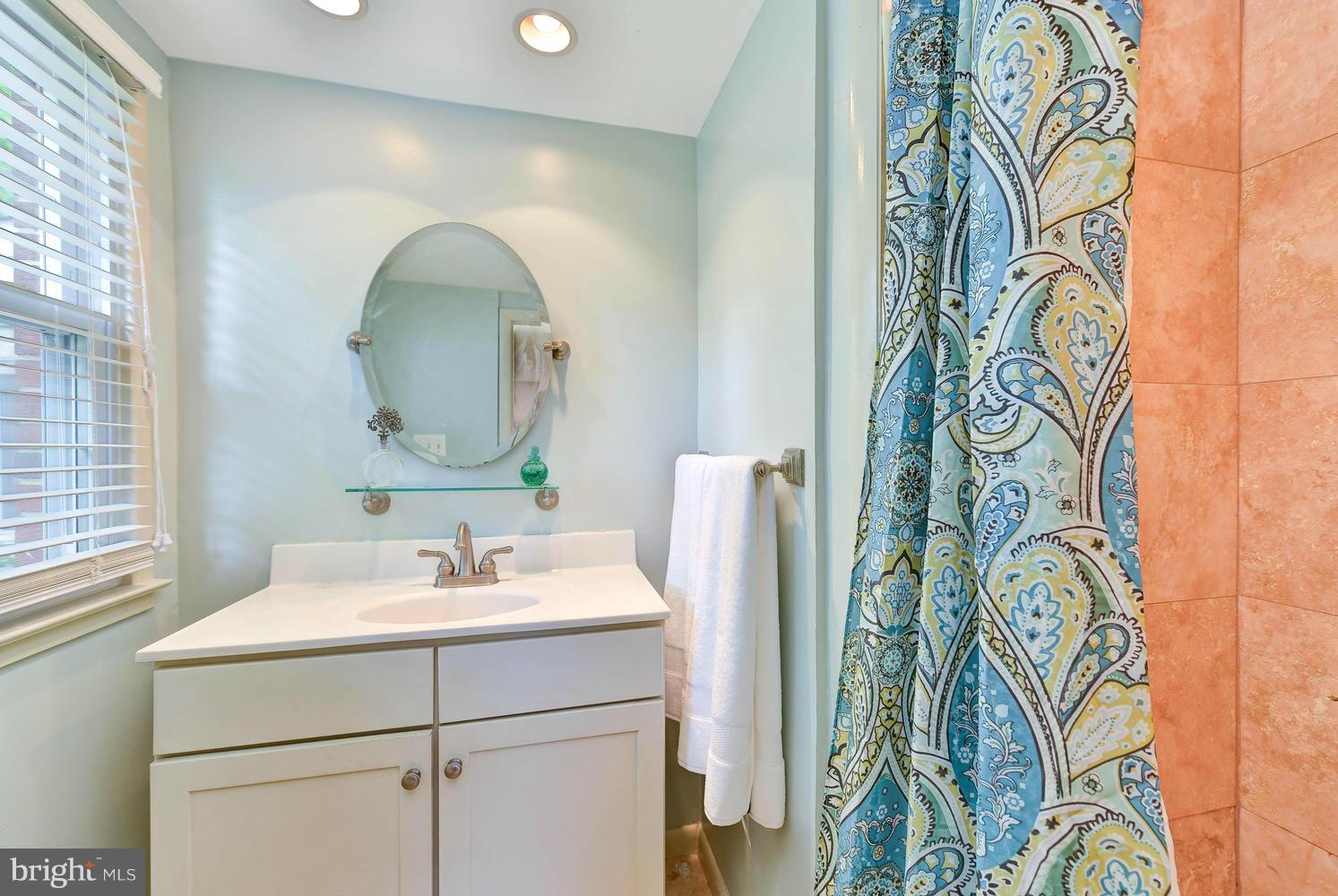 2300 Londonderry Road Alexandria, VA 22308 - Photo 19 of 30 Bath (Master)