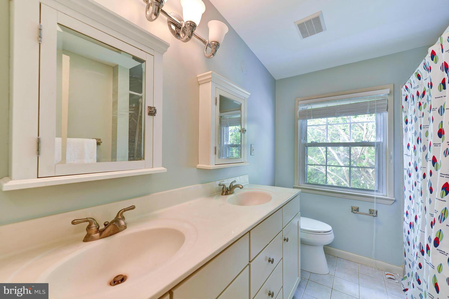 2300 Londonderry Road Alexandria, VA 22308 - Photo 23 of 30 Bath