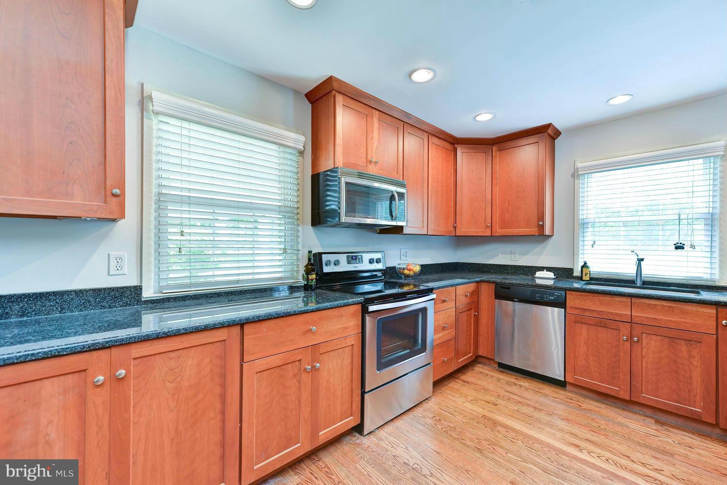 2300 Londonderry Road Alexandria, VA 22308 - Photo 7 of 30 Kitchen