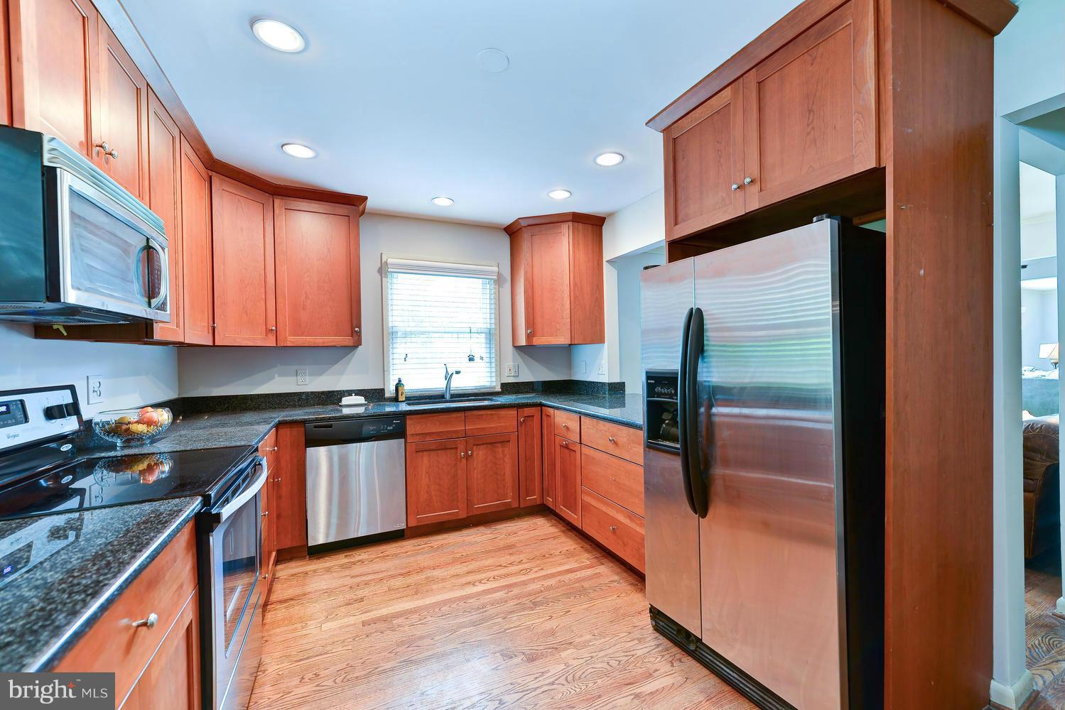 2300 Londonderry Road Alexandria, VA 22308 - Photo 8 of 30 Kitchen