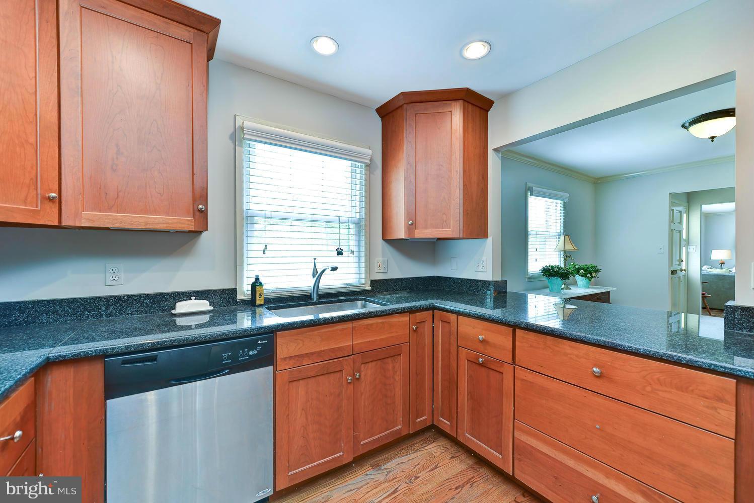 2300 Londonderry Road Alexandria, VA 22308 - Photo 9 of 30 Kitchen