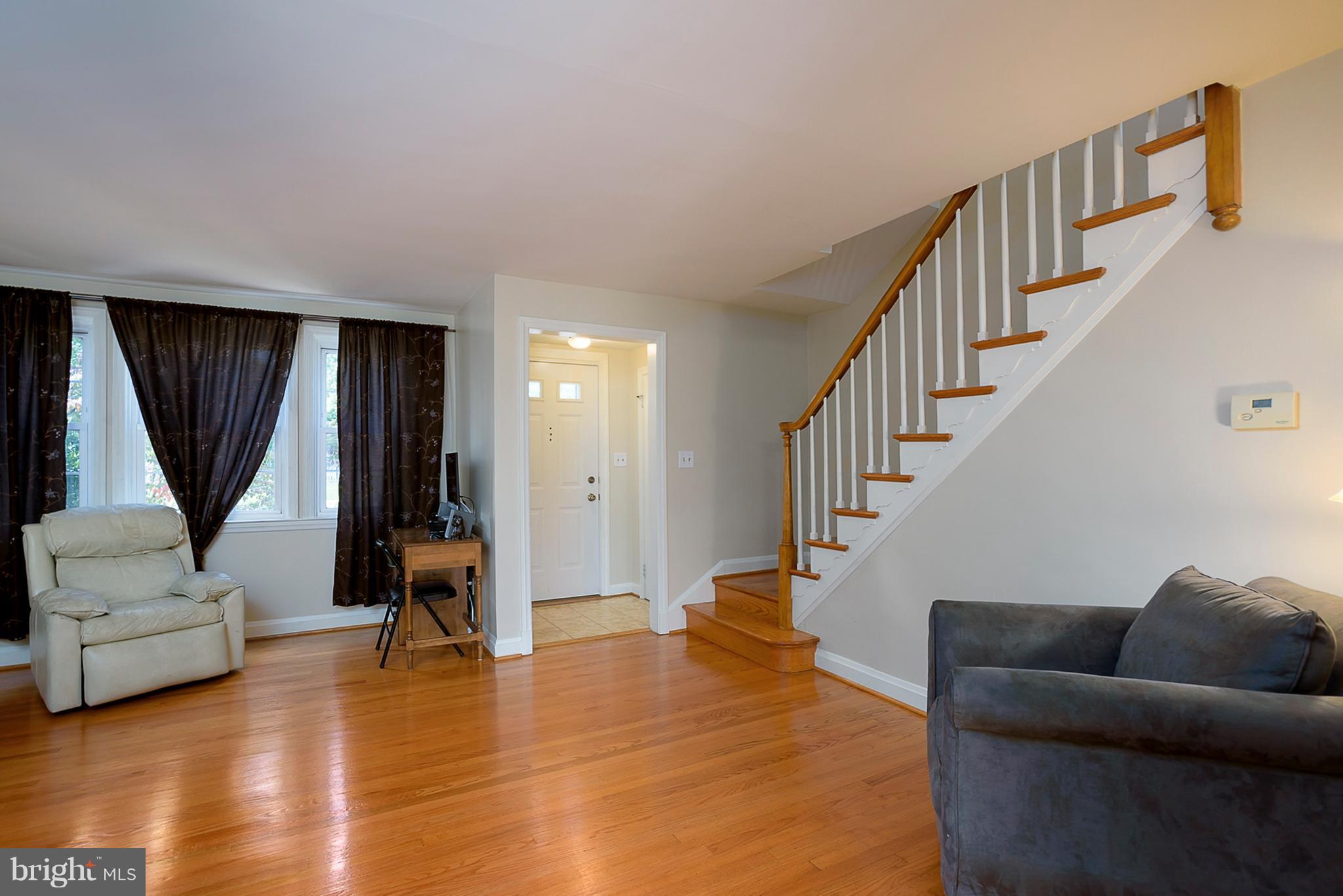 347 Whitfield Road Baltimore, MD 21228 - Photo 4 of 28 Living Room