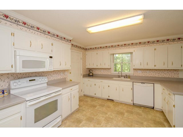 788 Springbrook Lane Evans, GA 30809 - Photo 10 of 26 Kitchen
