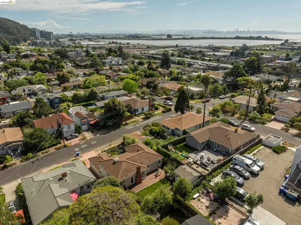 $699,000 | 5625 Sacramento Avenue, Richmond, CA 94804