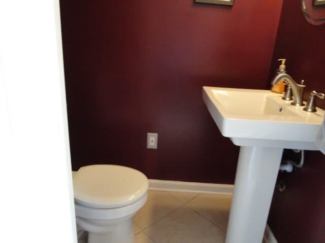5013 Julia Lane McKees Rocks, PA 15136 - Photo 13 of 25 Powder room, first floor