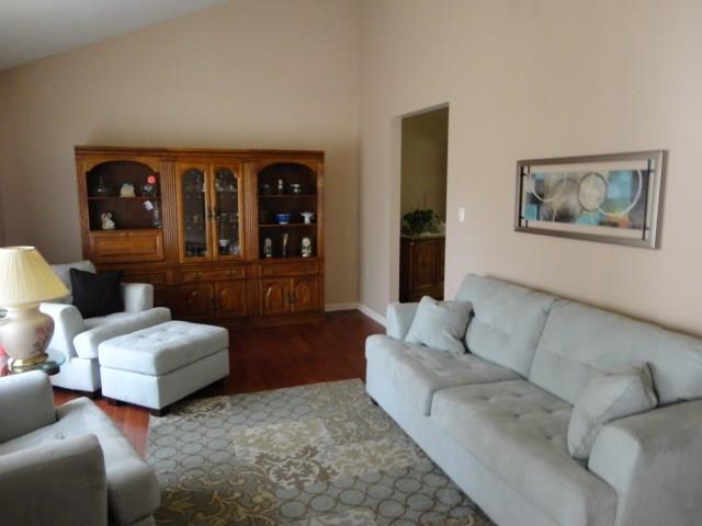 5013 Julia Lane McKees Rocks, PA 15136 - Photo 3 of 25 Living room