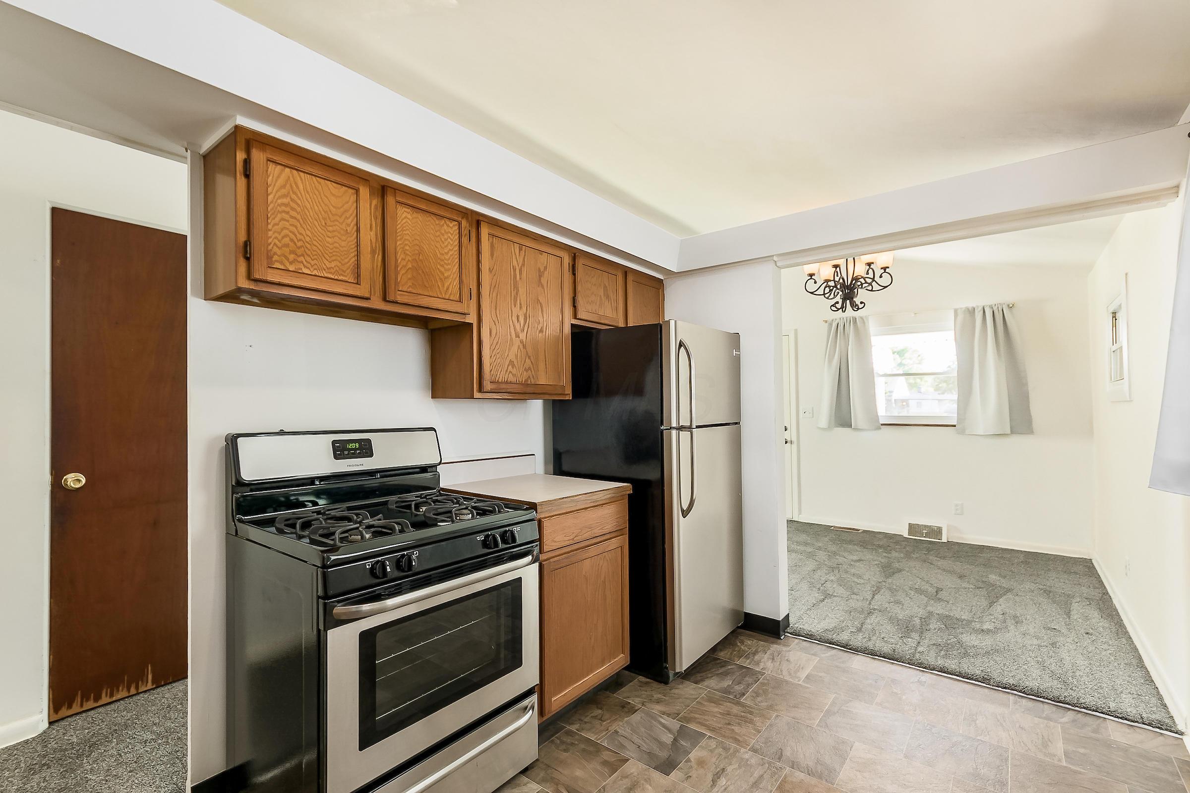653 Roth Avenue Columbus, OH 43228 - Photo 3 of 36 Gallery Image 3