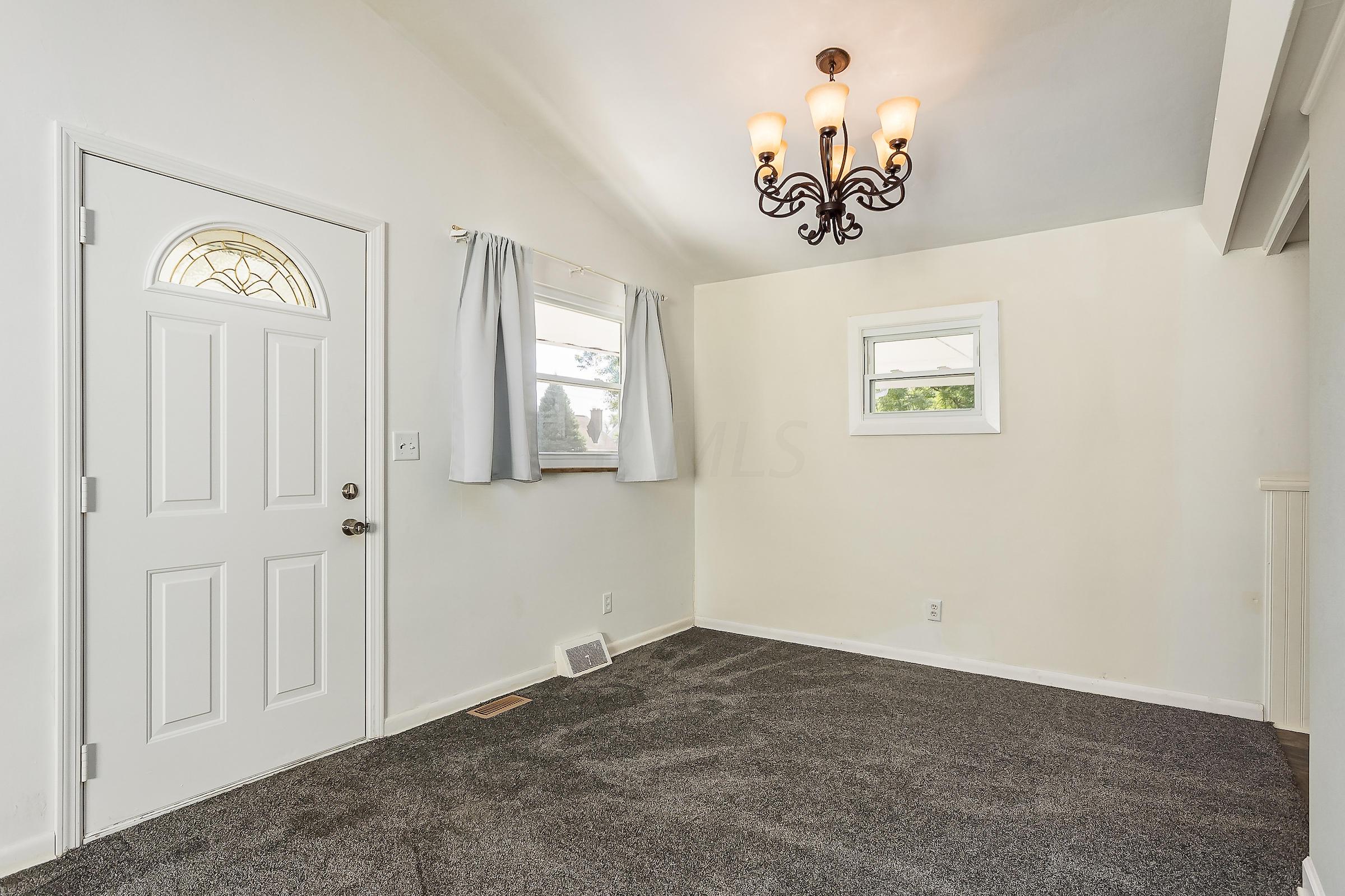 653 Roth Avenue Columbus, OH 43228 - Photo 7 of 36 Gallery Image 7